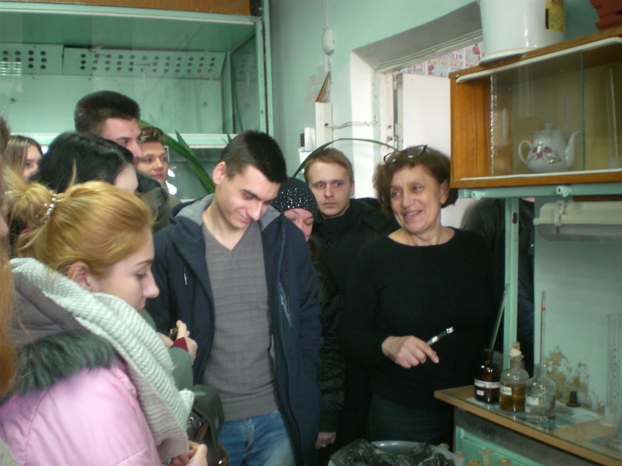 На Новокаховский рыбозавод привезли студентов из Херсона смотреть на потрошенных и живых щук