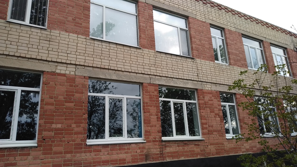 Сельской школе на Херсонщине меняют окна и двери почти на полтора миллиона