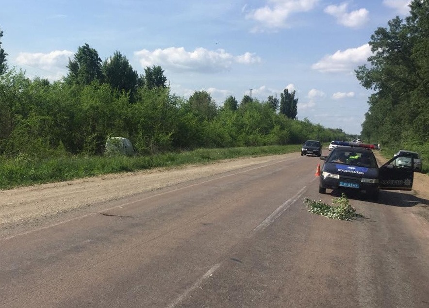 Поблизу Нової Каховки сталася ДТП, в якій загинули двоє дітей Поблизу Нової Каховки сталася ДТП, в якій загинули двоє дітей